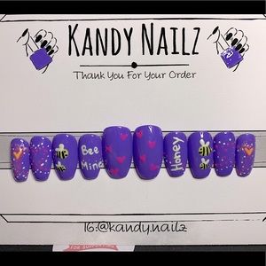 “Honey Bee” 🐝💜 Hand Painted Press-On Nails 💅🏼